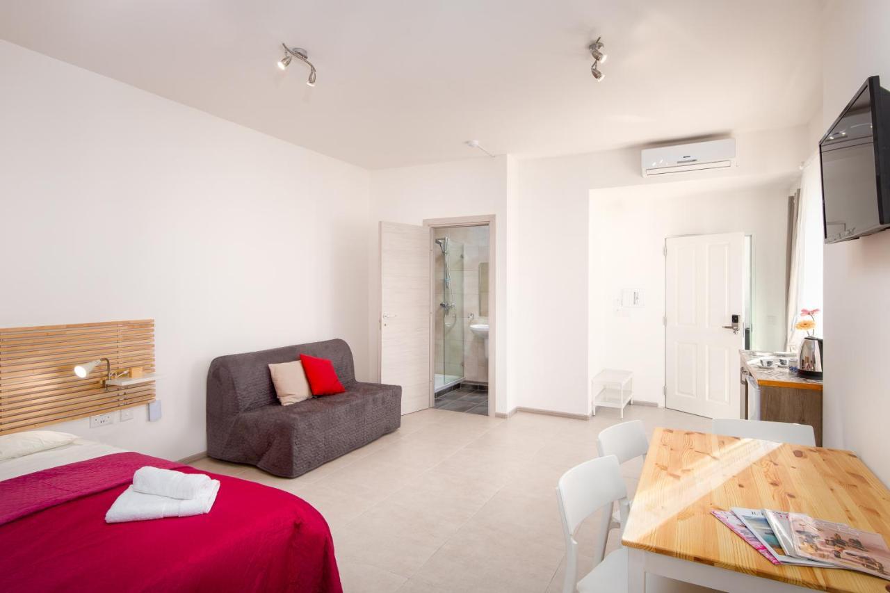 Island Guesthouse Gzira Экстерьер фото