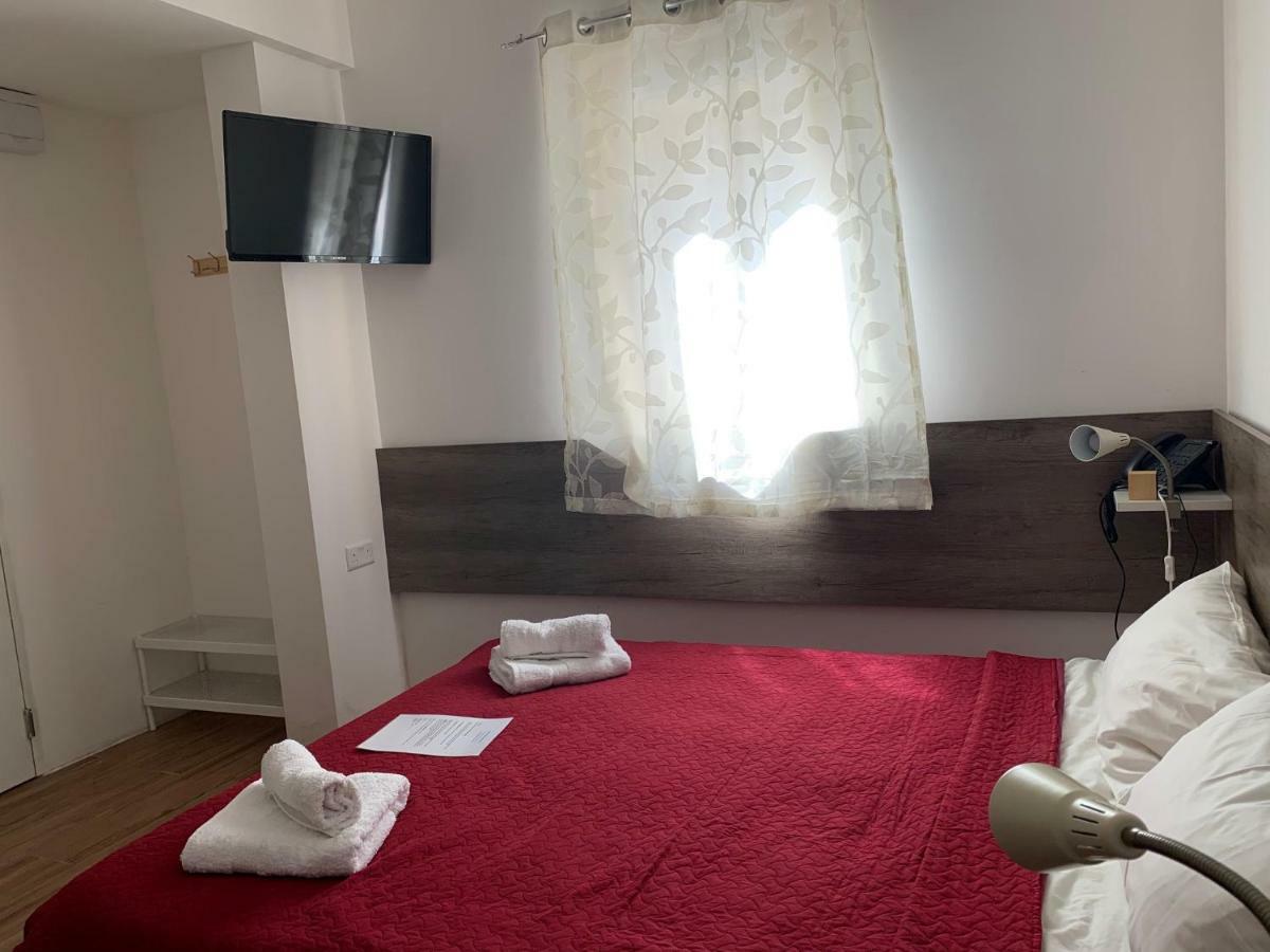 Island Guesthouse Gzira Экстерьер фото